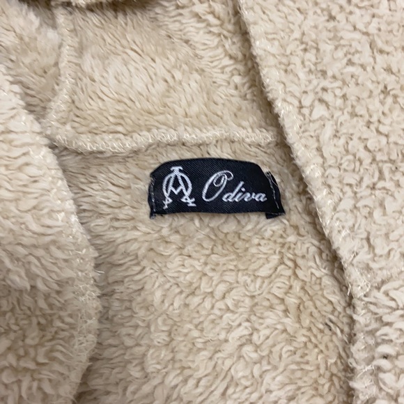 fluffy coat/cardigan - Picture 2 of 4